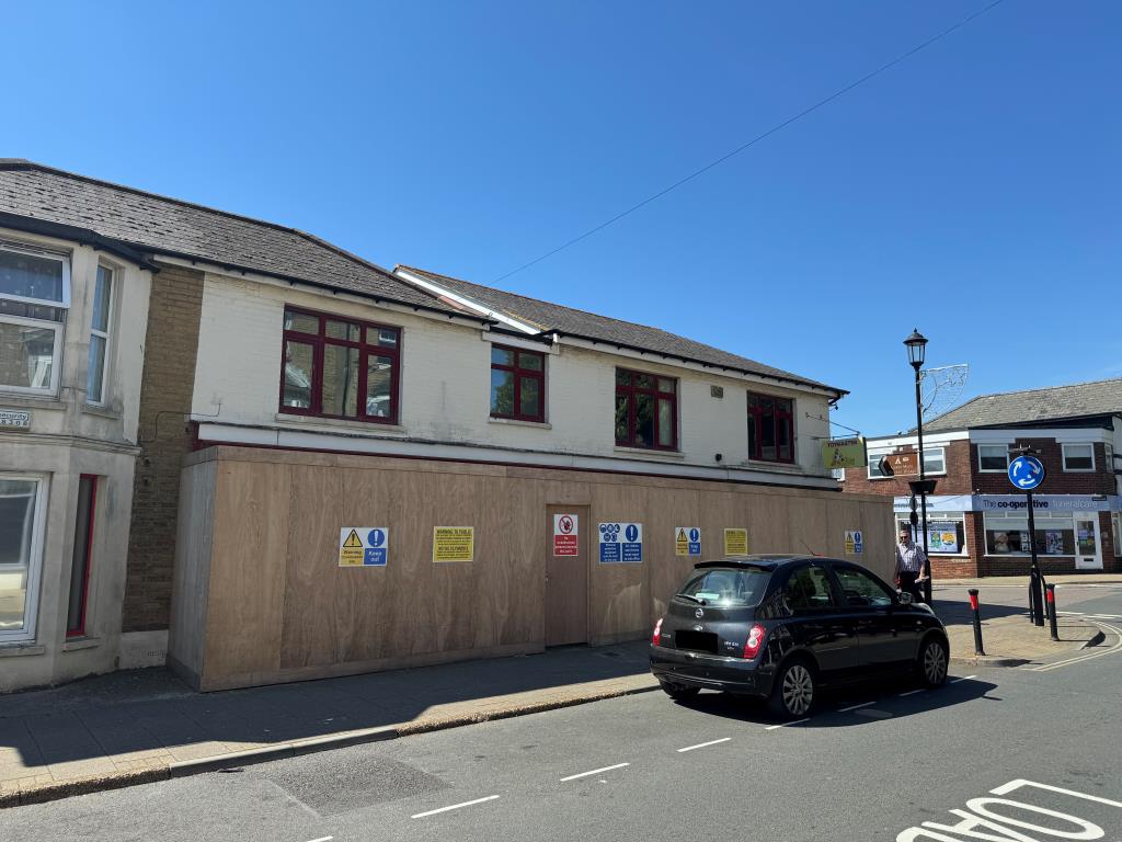 Lot: 66 - FREEHOLD TOWN CENTRE INVESTMENT - The Regent Street Frontage